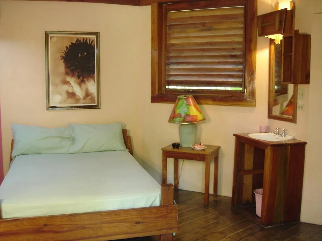 Whistling Bird Hotel Negril